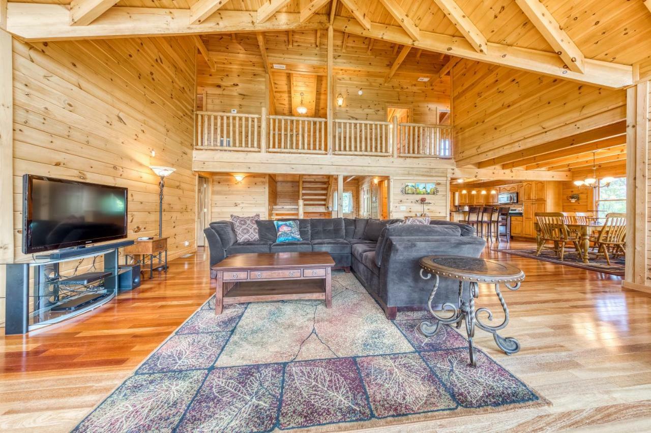 Majestic Lakefront Lodge Севьервилл Экстерьер фото