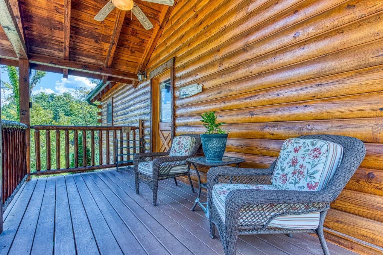 Majestic Lakefront Lodge Севьервилл Экстерьер фото