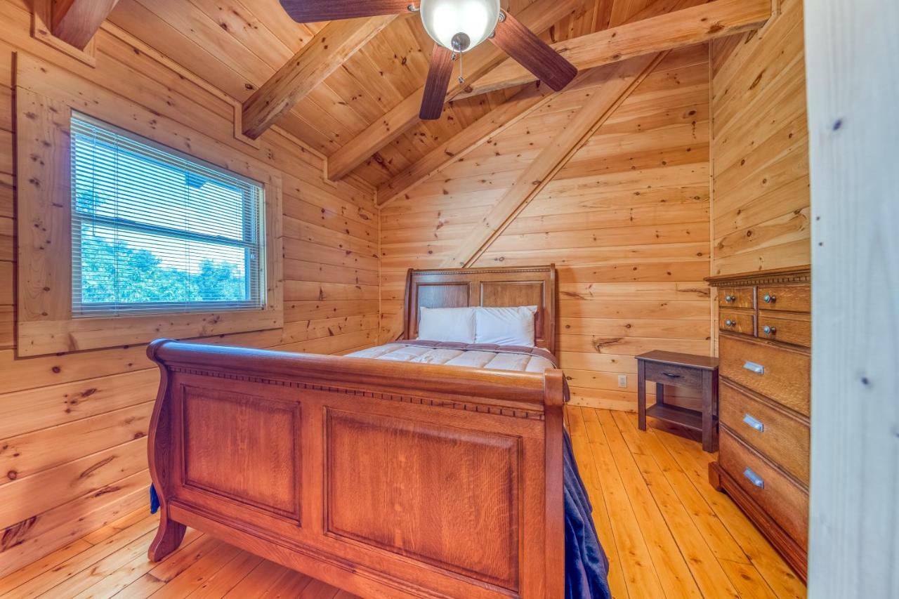 Majestic Lakefront Lodge Севьервилл Экстерьер фото
