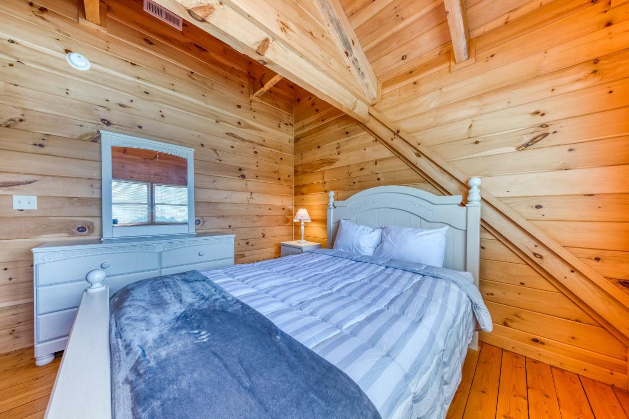 Majestic Lakefront Lodge Севьервилл Экстерьер фото