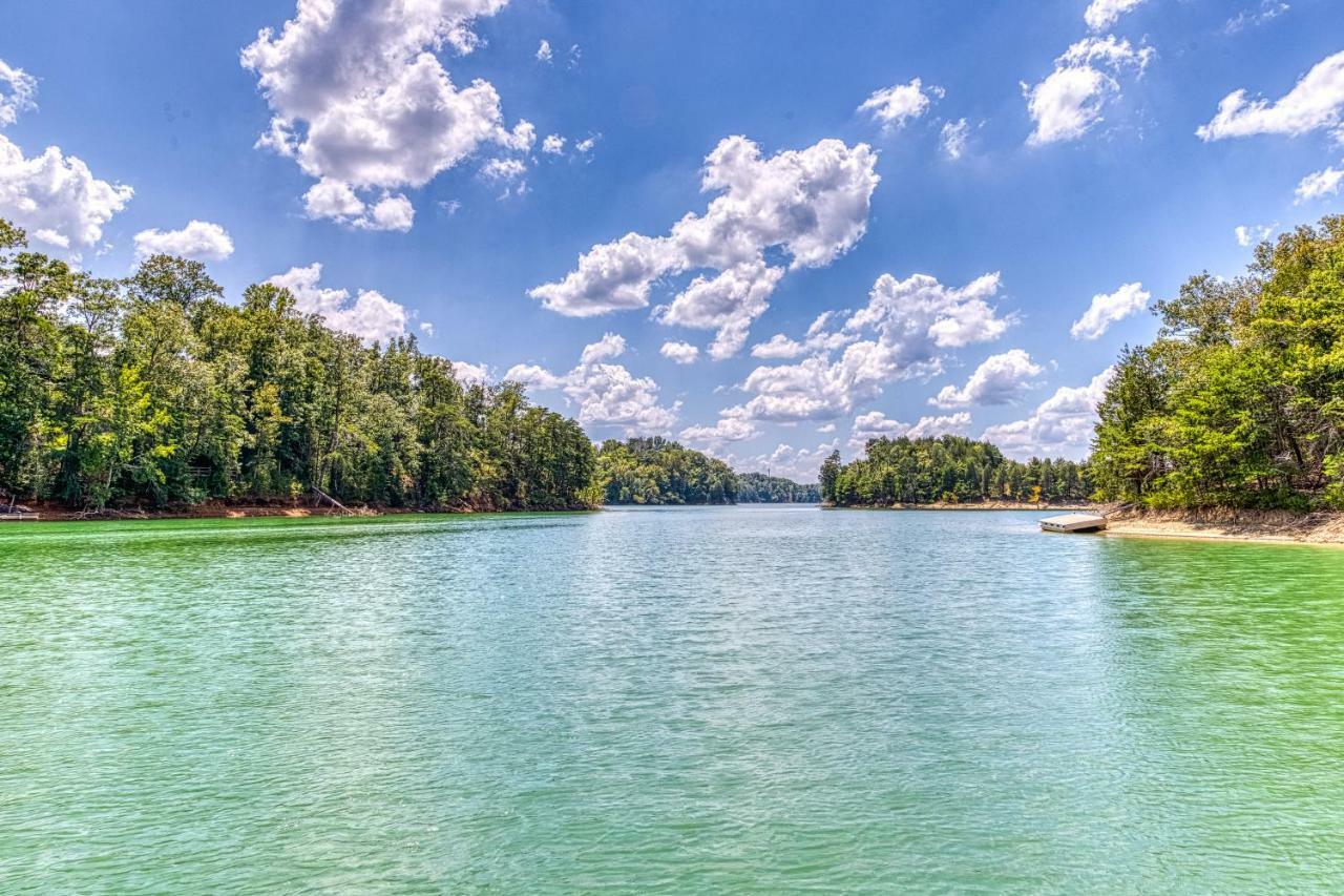Majestic Lakefront Lodge Севьервилл Экстерьер фото
