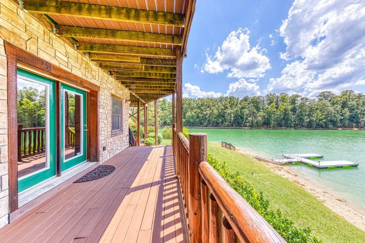 Majestic Lakefront Lodge Севьервилл Экстерьер фото