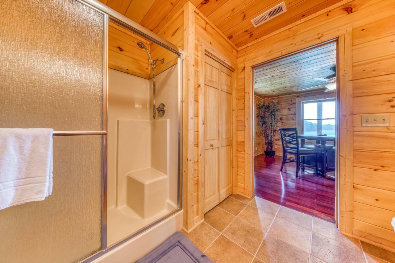 Majestic Lakefront Lodge Севьервилл Экстерьер фото