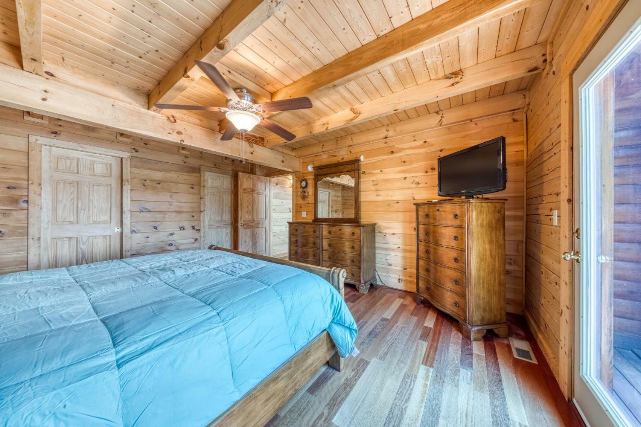 Majestic Lakefront Lodge Севьервилл Экстерьер фото