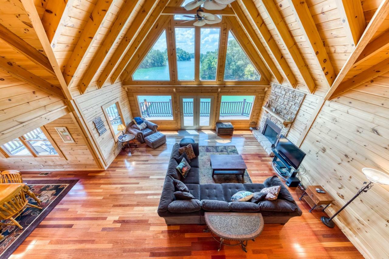 Majestic Lakefront Lodge Севьервилл Экстерьер фото
