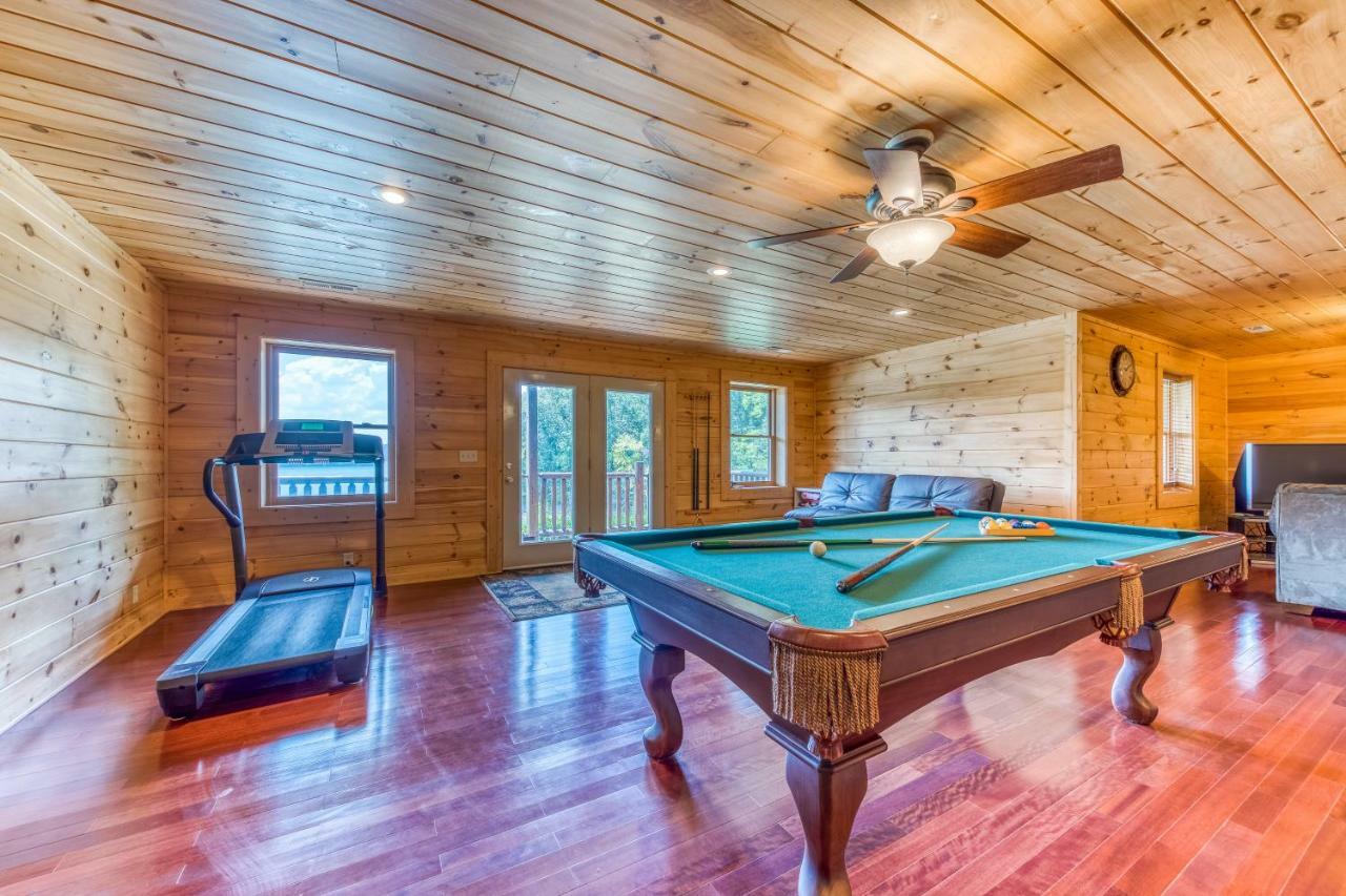 Majestic Lakefront Lodge Севьервилл Экстерьер фото