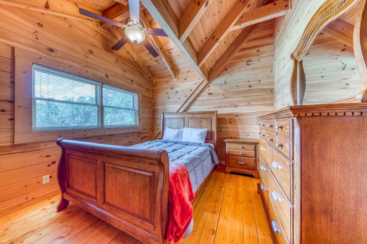 Majestic Lakefront Lodge Севьервилл Экстерьер фото