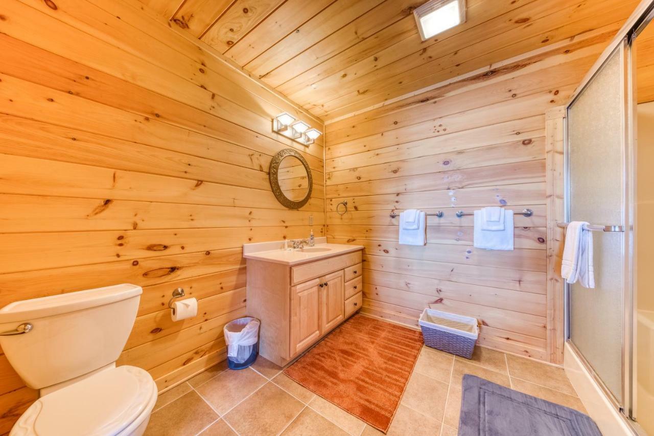 Majestic Lakefront Lodge Севьервилл Экстерьер фото