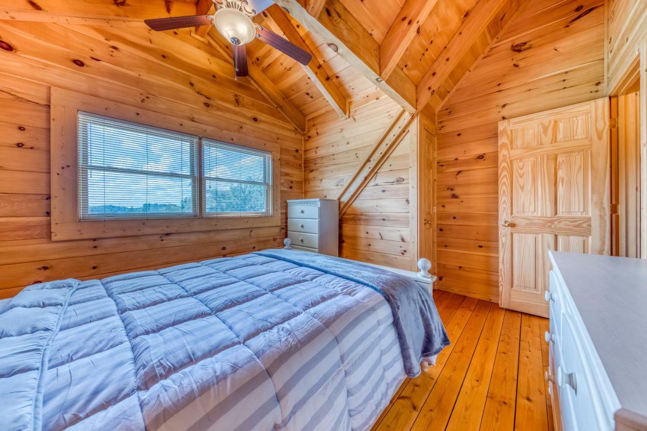 Majestic Lakefront Lodge Севьервилл Экстерьер фото
