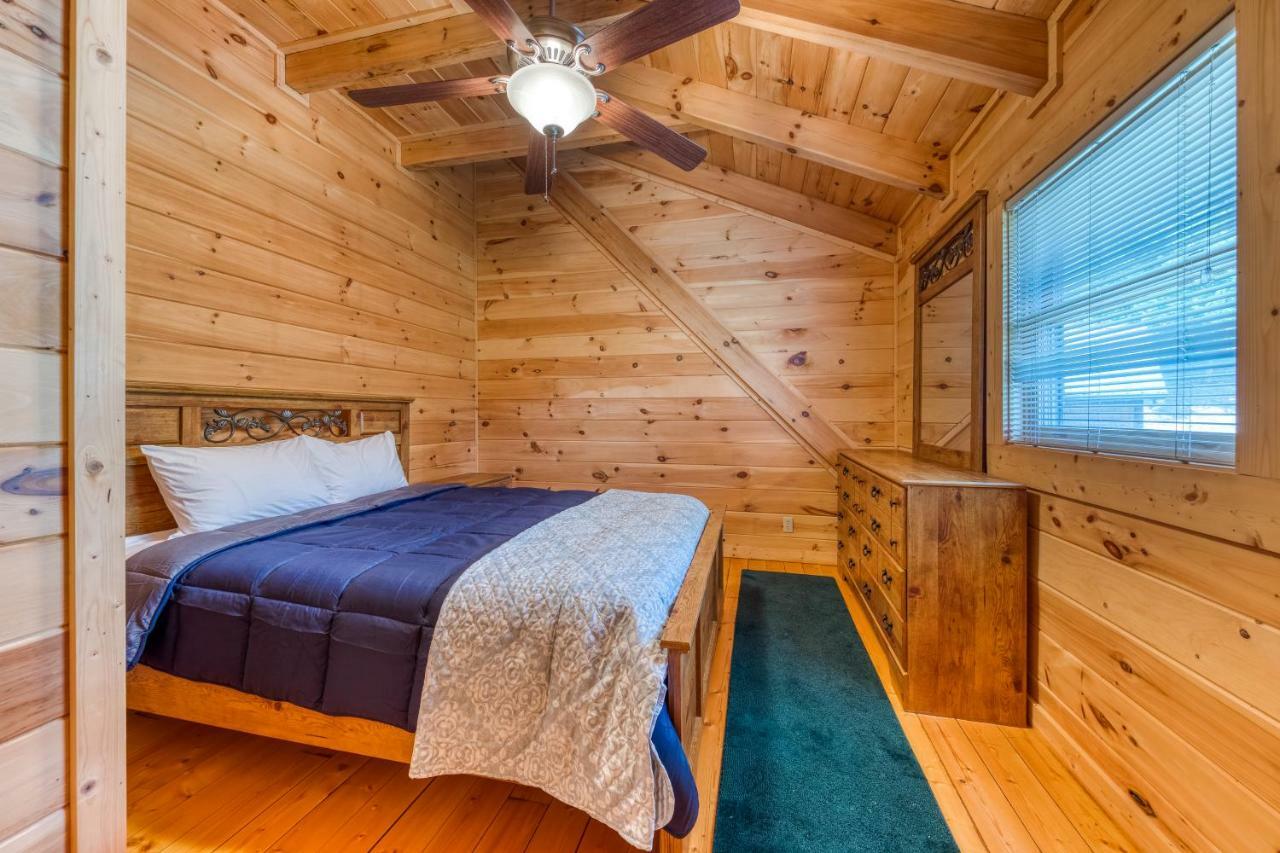 Majestic Lakefront Lodge Севьервилл Экстерьер фото