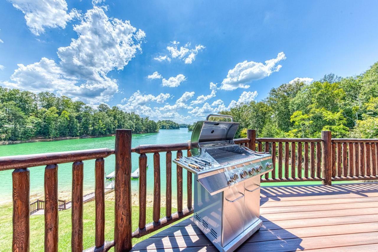 Majestic Lakefront Lodge Севьервилл Экстерьер фото