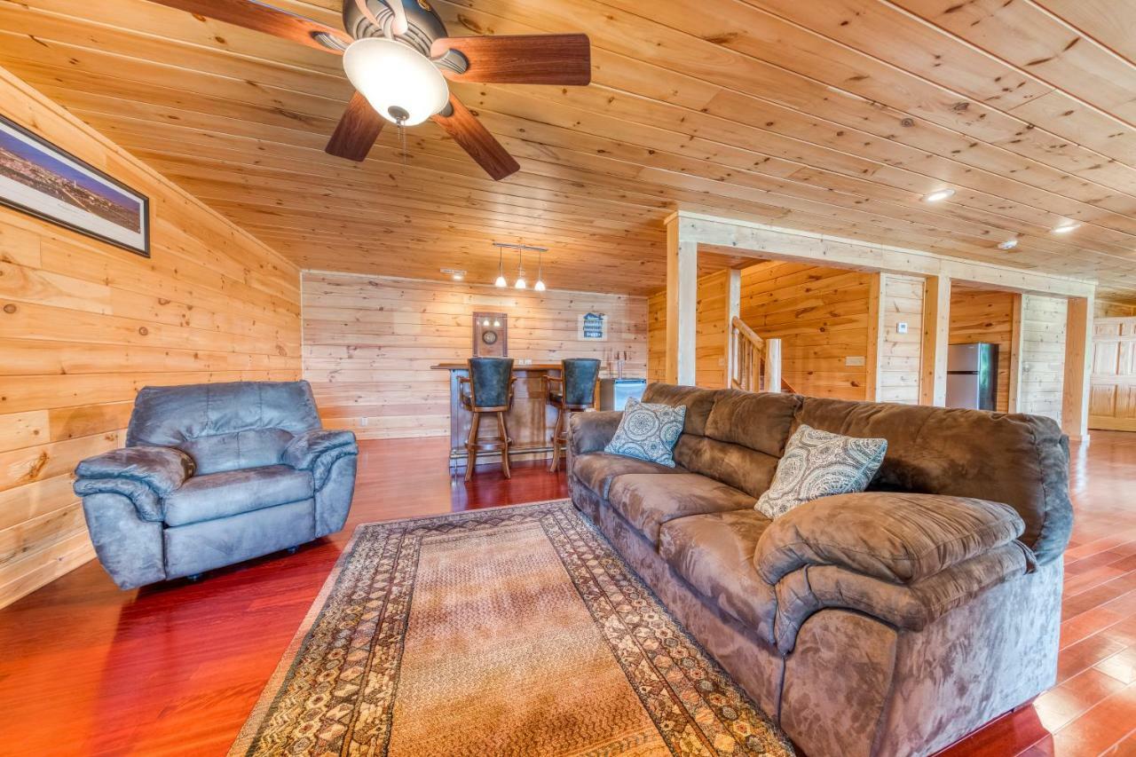 Majestic Lakefront Lodge Севьервилл Экстерьер фото